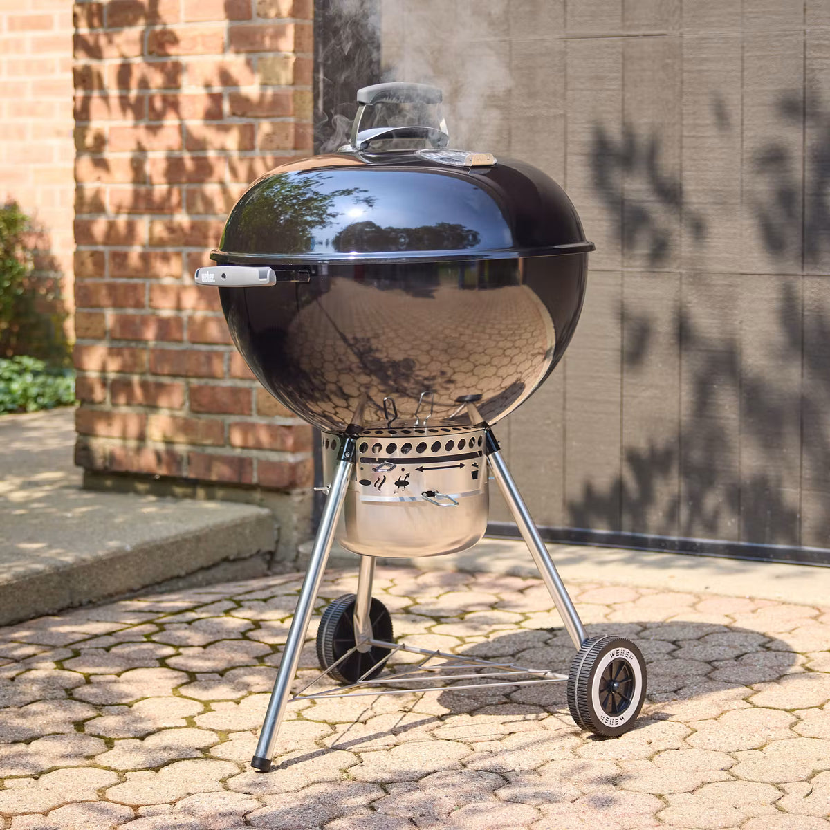 Weber Kettle Premium 22" detalle termómetro — La Carnicerie