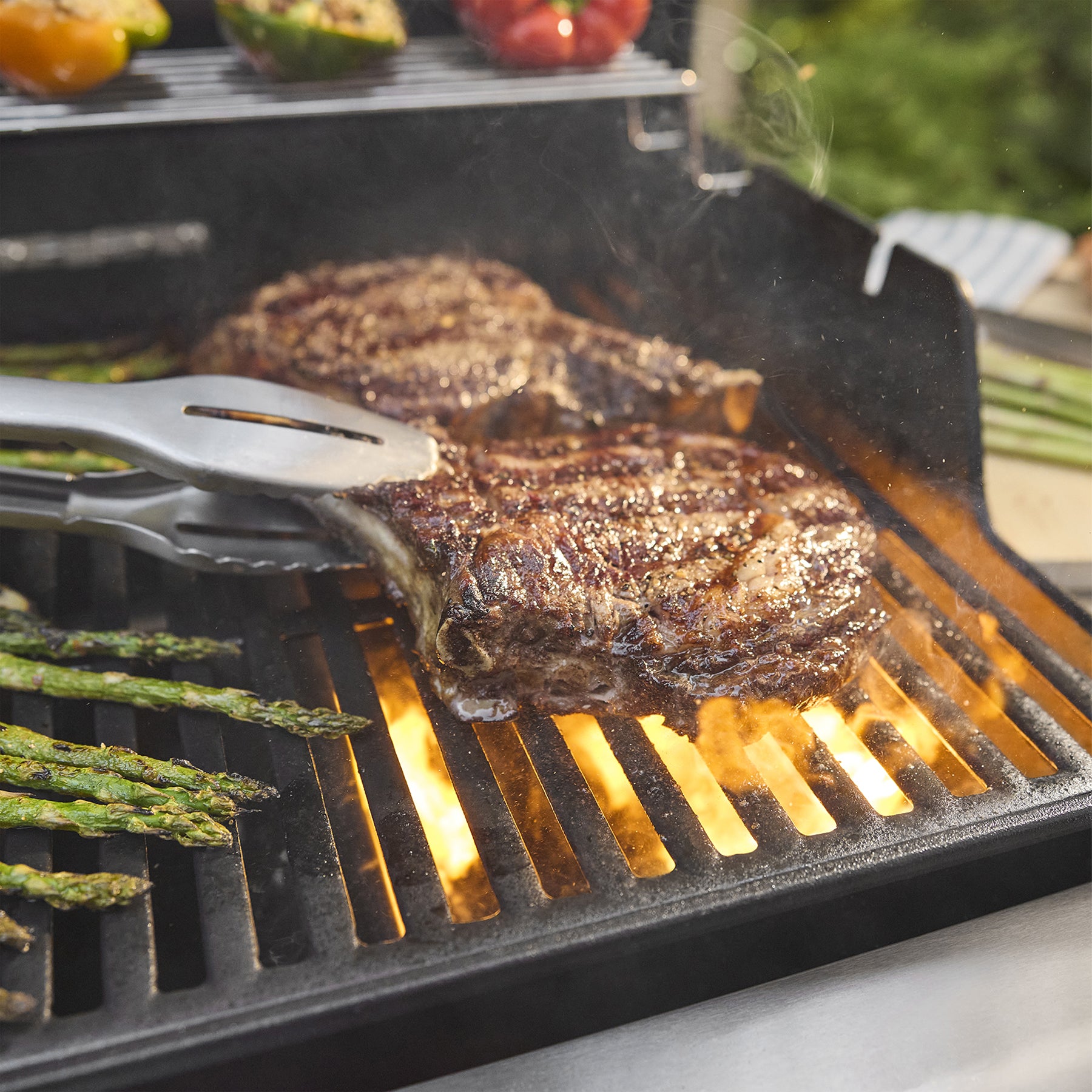 Weber Spirit E-425 vista lateral gas natural negro — La Carnicerie